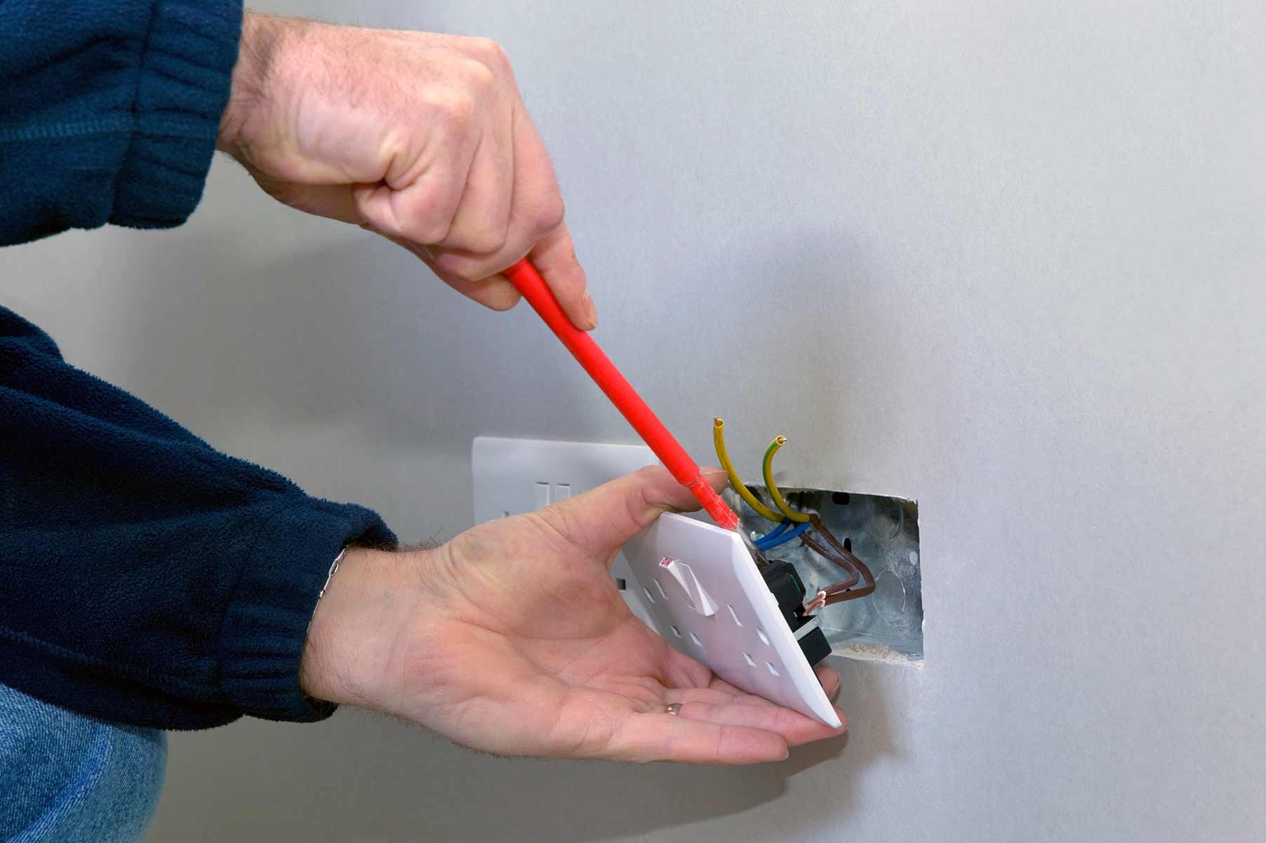 Our electricians can install plug sockets for domestic and commercial proeprties in Isleworth and the local area. 